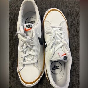 Nike Court Legacy Sneakers